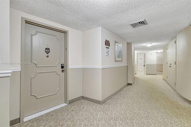 Building Photo - 100 Golden Isles Dr