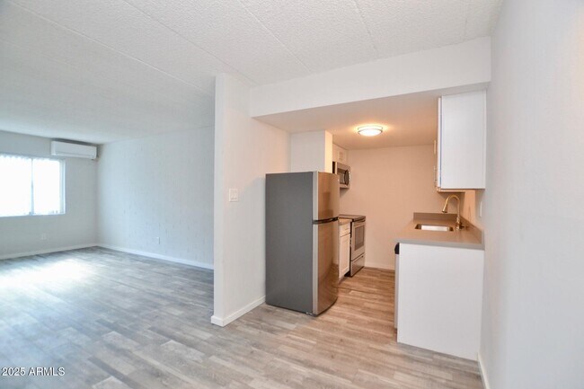 Building Photo - 44 E Roanoke Ave