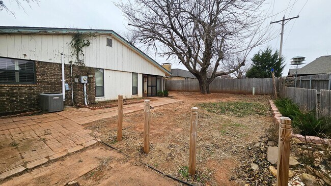 Building Photo - Four Bed/2 Bath Near Lake Hefner