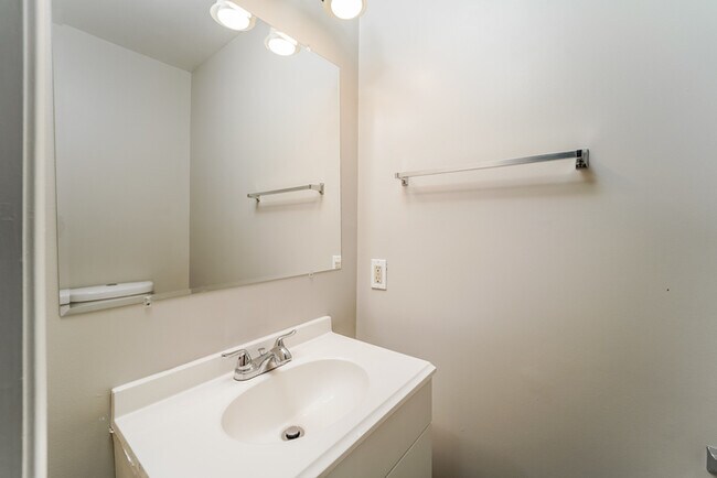 Building Photo - 7 Holly Leaf Ct