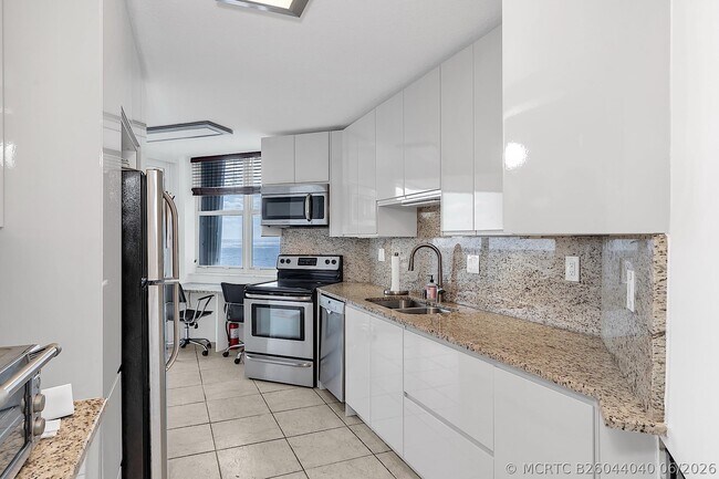 Building Photo - 1340 S Ocean Blvd