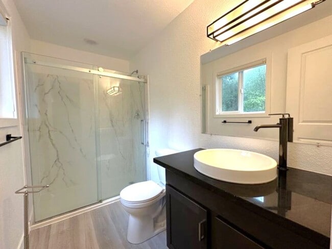 Building Photo - Gated community offering 3 bedrooms and 2....