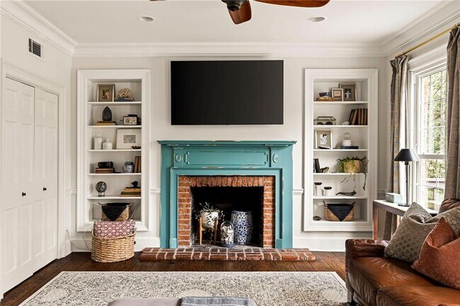 Building Photo - 2270 Emerald Dr