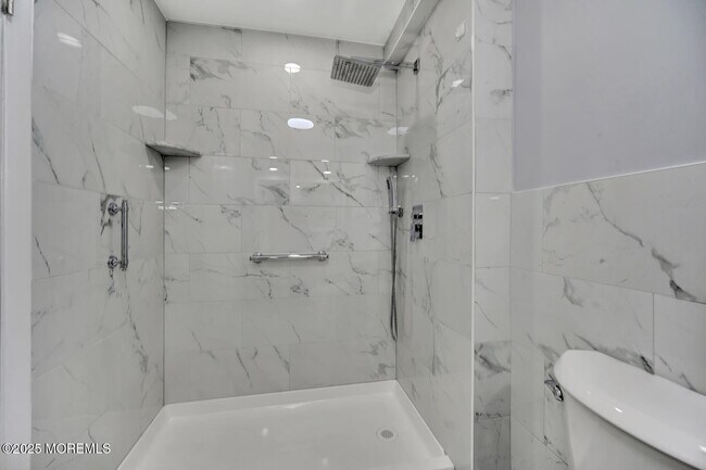 Building Photo - 177 Amberly Dr