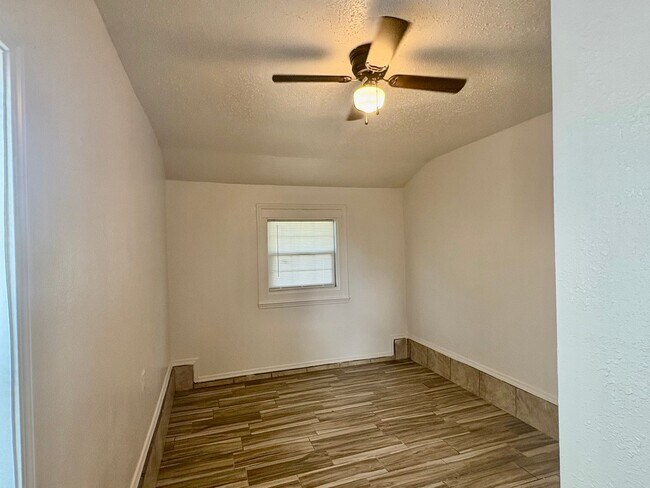 Building Photo - RENT SPECIAL!!!! Three bedroom home in S.W. OKC