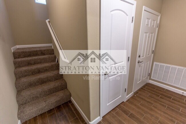 Building Photo - 240 W Juniper Ave