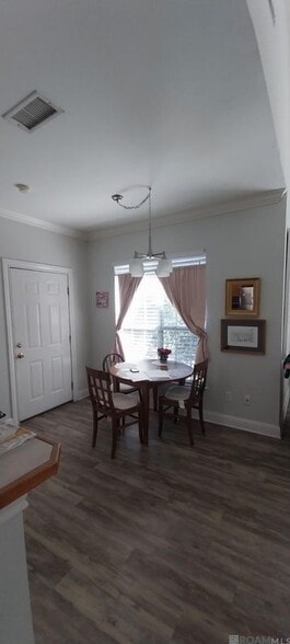 Building Photo - 710 E Boyd Dr