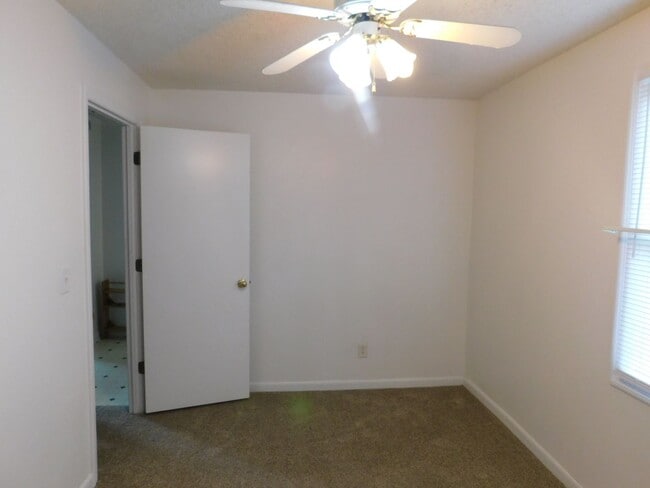 Building Photo - Single Family Home Just Minutes From Cherry Point Base!