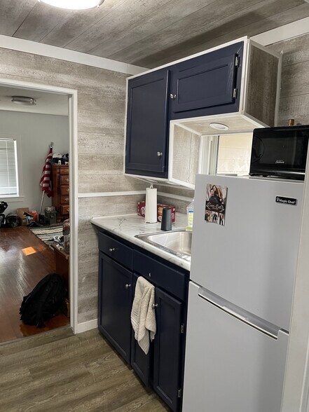 Kitchen - 108 Glenwood Ave