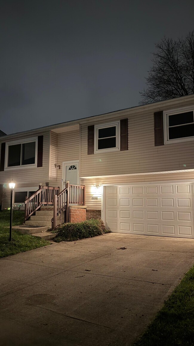 Building Photo - 6686 Deer Ct