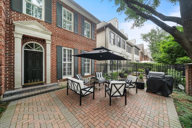 Building Photo - 5136 Chevy Chase Dr
