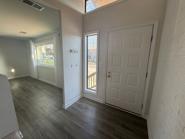 Building Photo - 114 Harvest Dr