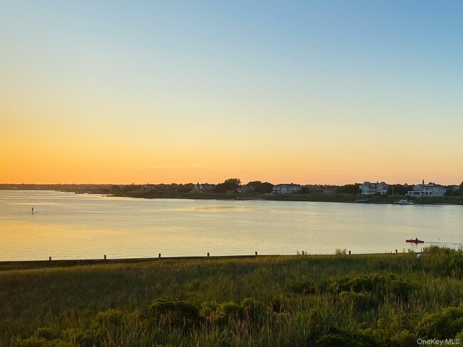 Building Photo - 274 Dune Rd