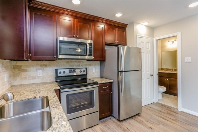 Building Photo - 1007 1/2 W Main St