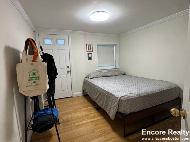 Building Photo - 1539 Beacon St