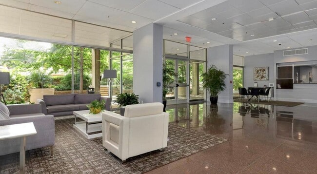 Building Photo - Updated 1+ 1 condo w/ Parking in SW DC -