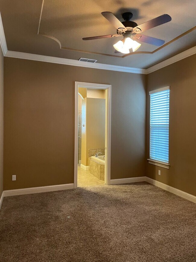 Building Photo - Absolutely Gorgeous 3 br 2.5 ba in a Gated Community