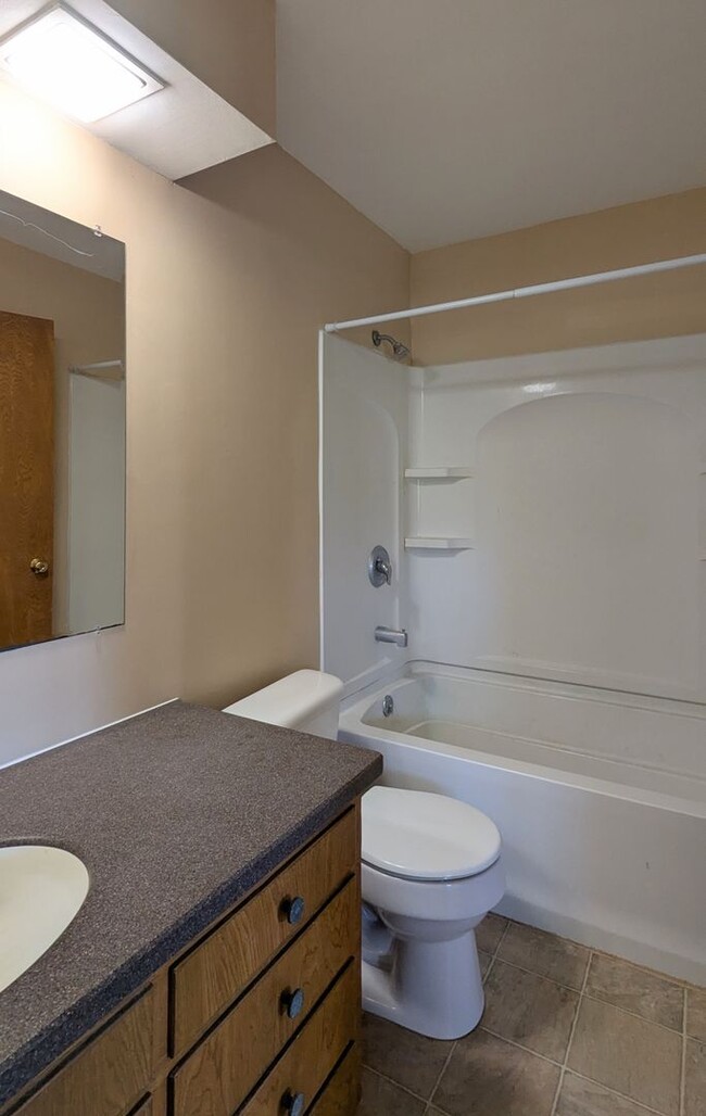Building Photo - Spacious 3-Bedroom, 2-Bathroom Home