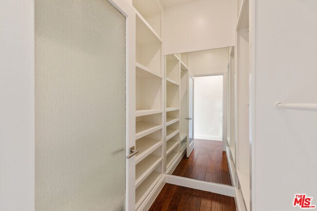 Building Photo - 2013 Cyprean Dr