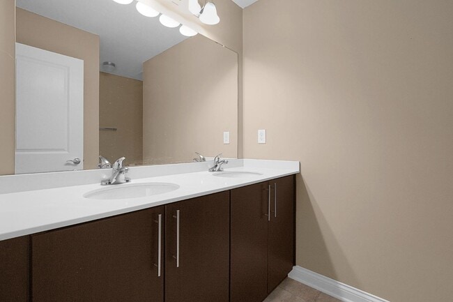 Building Photo - 5527 Albany Terrace Way