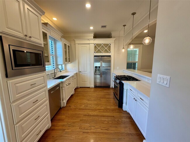 Building Photo - 2710 Nicholson St