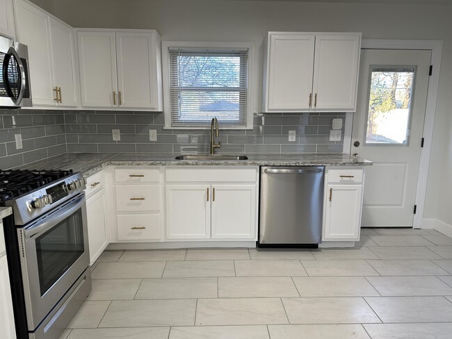 Building Photo - 2704 31st St