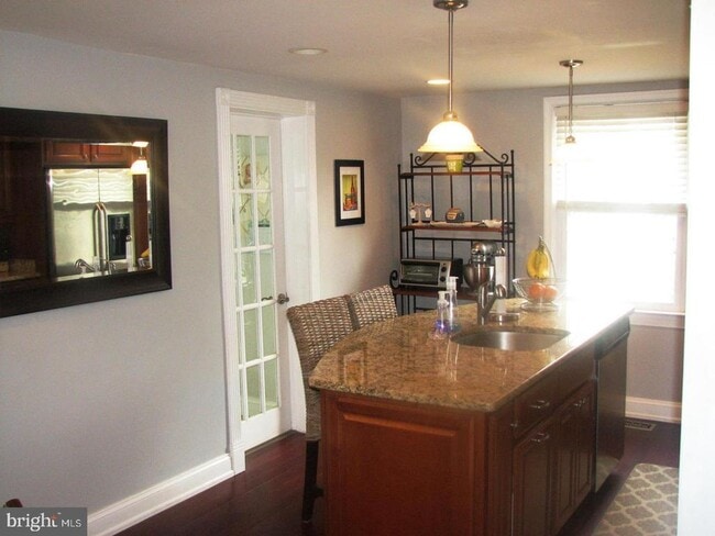 Building Photo - 1706 Willow Ave