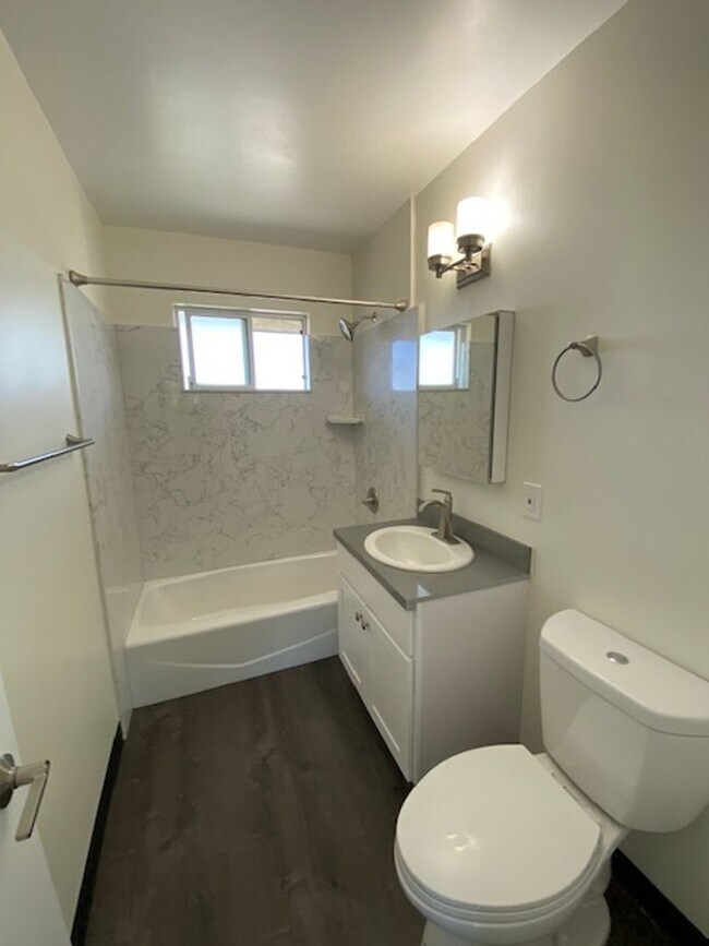 Building Photo - Upstairs beautifully renovated 1 bedroom 1 bath in the Monterey Sunbelt