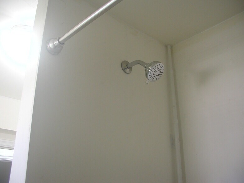 Building Photo - 241 E Ronning Ave