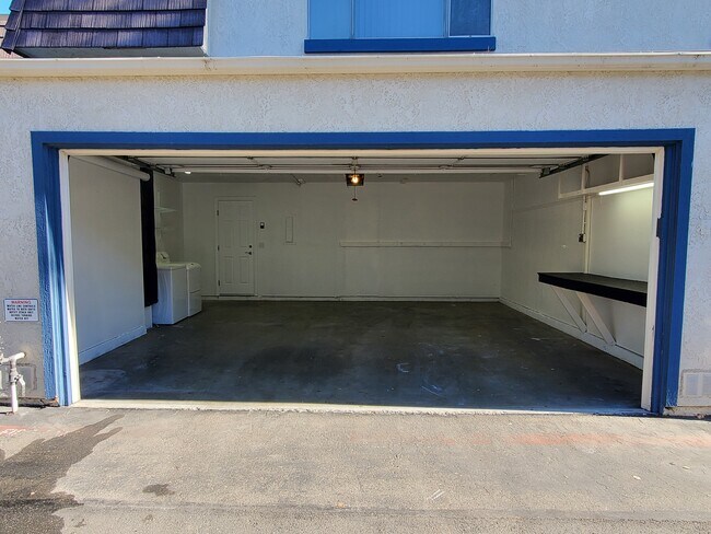 Building Photo - 2837 E Jackson Ave