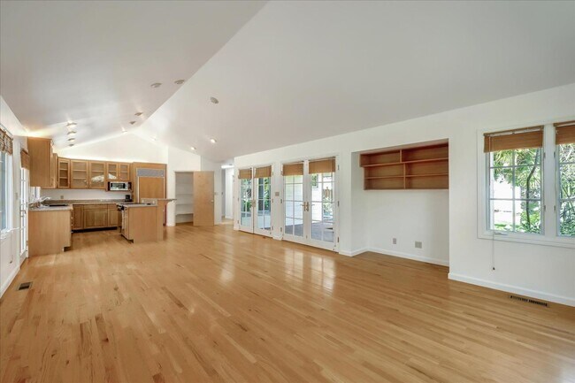 Building Photo - 162 Toyon Rd