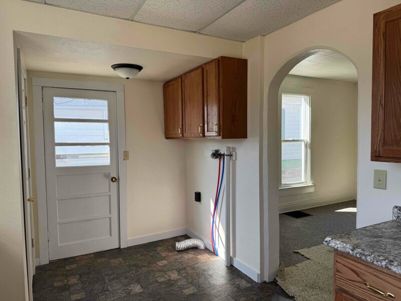 Building Photo - 202 6th Ave E