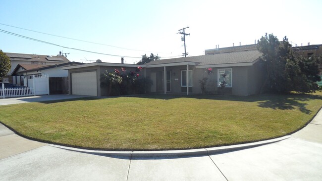 Building Photo - Remodeled, single-story, 3BR 2BA House on ...