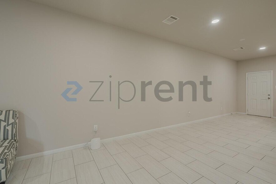 Building Photo - 110 Turner St