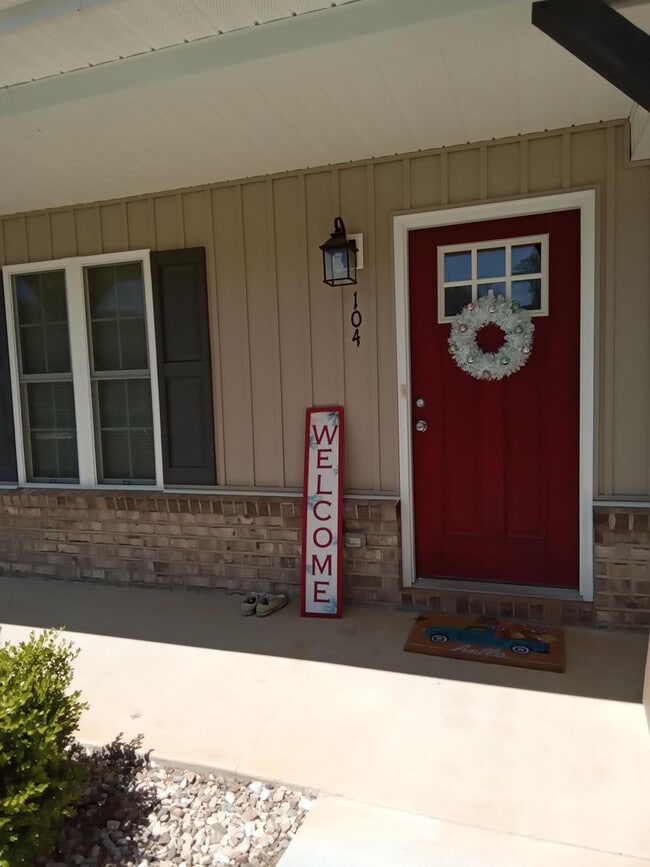 Building Photo - Tavern Grove Subdivision - End Unit Townhouse