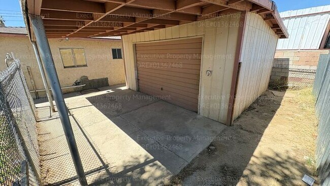 Building Photo - 3 bedroom 1 bathroom house located near E. California Ave/ Mt Vernon Ave