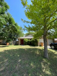 Building Photo - 2626 Gwendolyn Ln