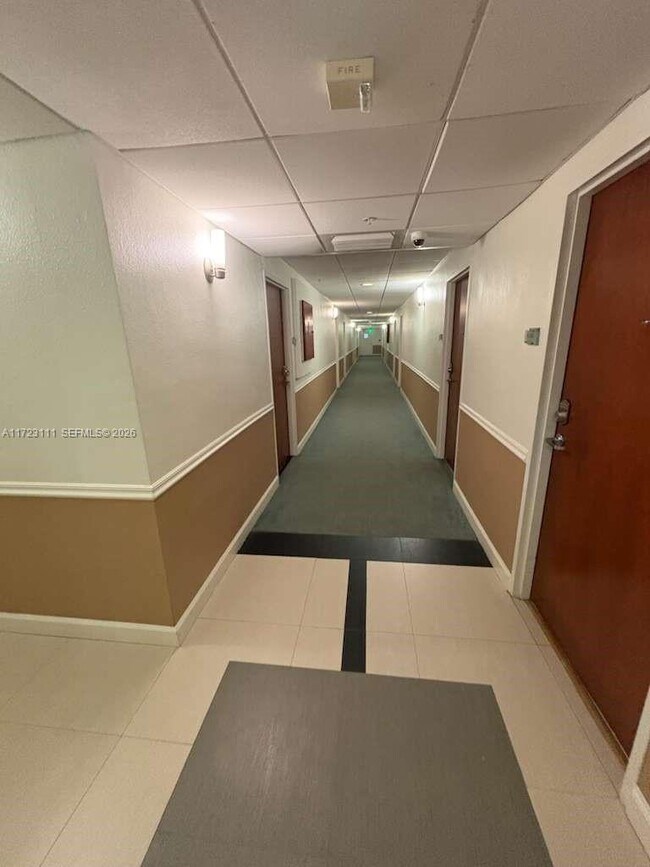 Building Photo - 4001 S Ocean Dr