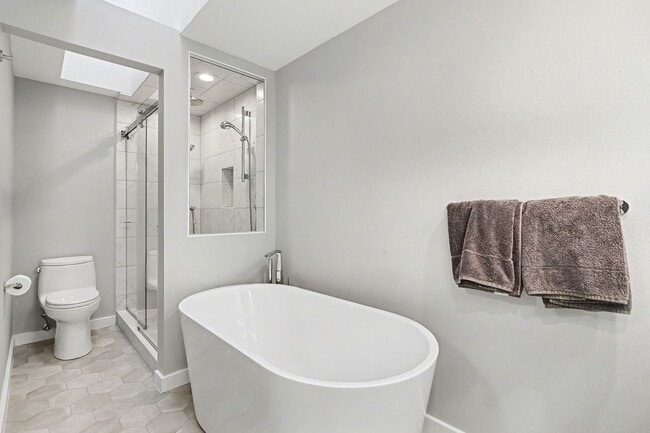 Building Photo - 3bd/3ba Seattle Home