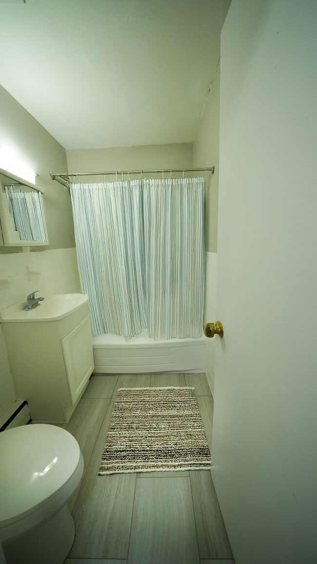Bathroom in a 1 bedroom apartment - Brynfield Court Apartments