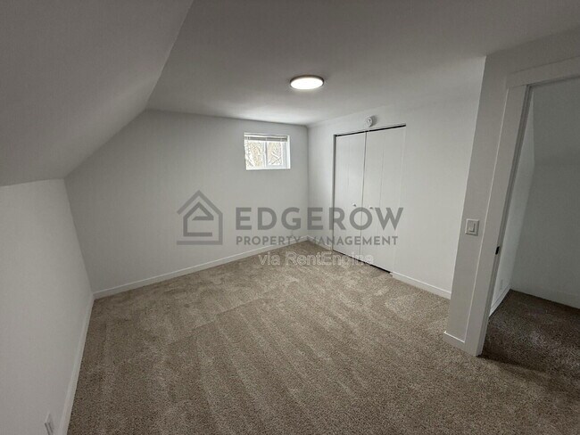 Building Photo - 1004 Garfield Ave NW