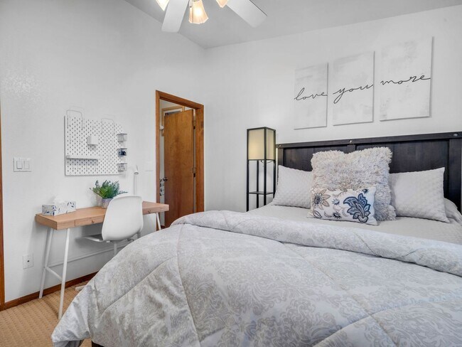 Building Photo - Cozy Furnished Country Club Home