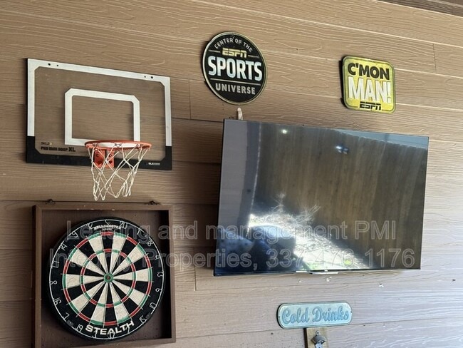 Building Photo - 330 Dunvegan Ct