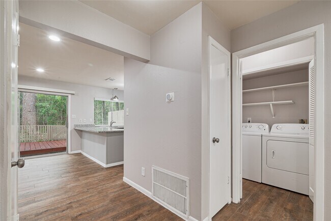 Building Photo - 2425 W Settler's Way