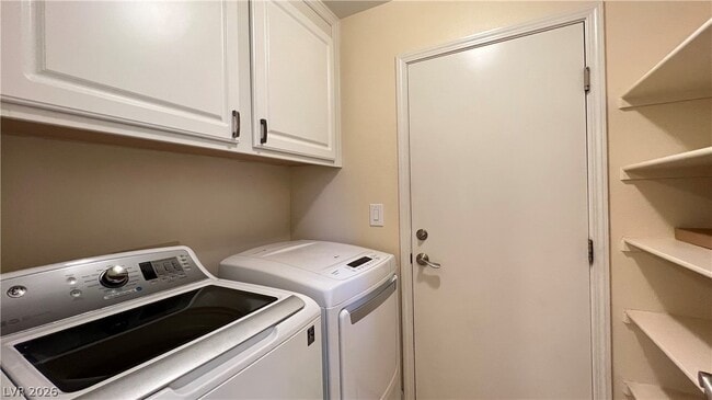 Building Photo - 10121 Oakmoor Pl