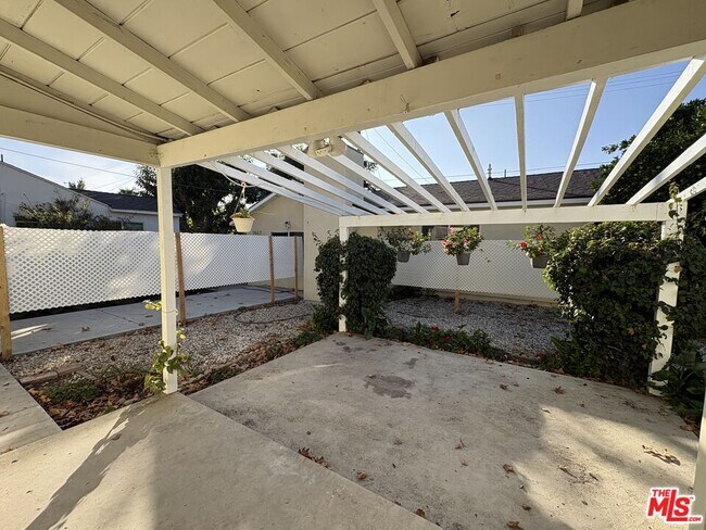 Building Photo - 7465 N Forbes Ave