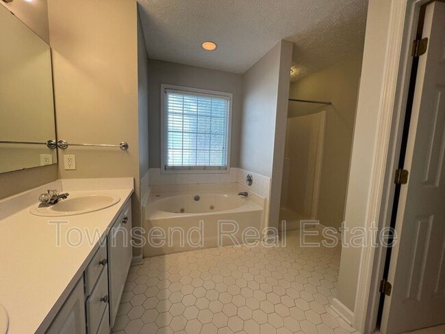 Building Photo - 3539 Harrisburg Dr