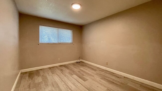 Building Photo - Walk to Campus from this 3-Bedroom in Monterey Heights