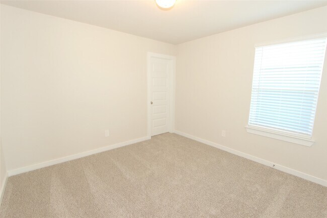 Building Photo - 5518 Handlewood Ln