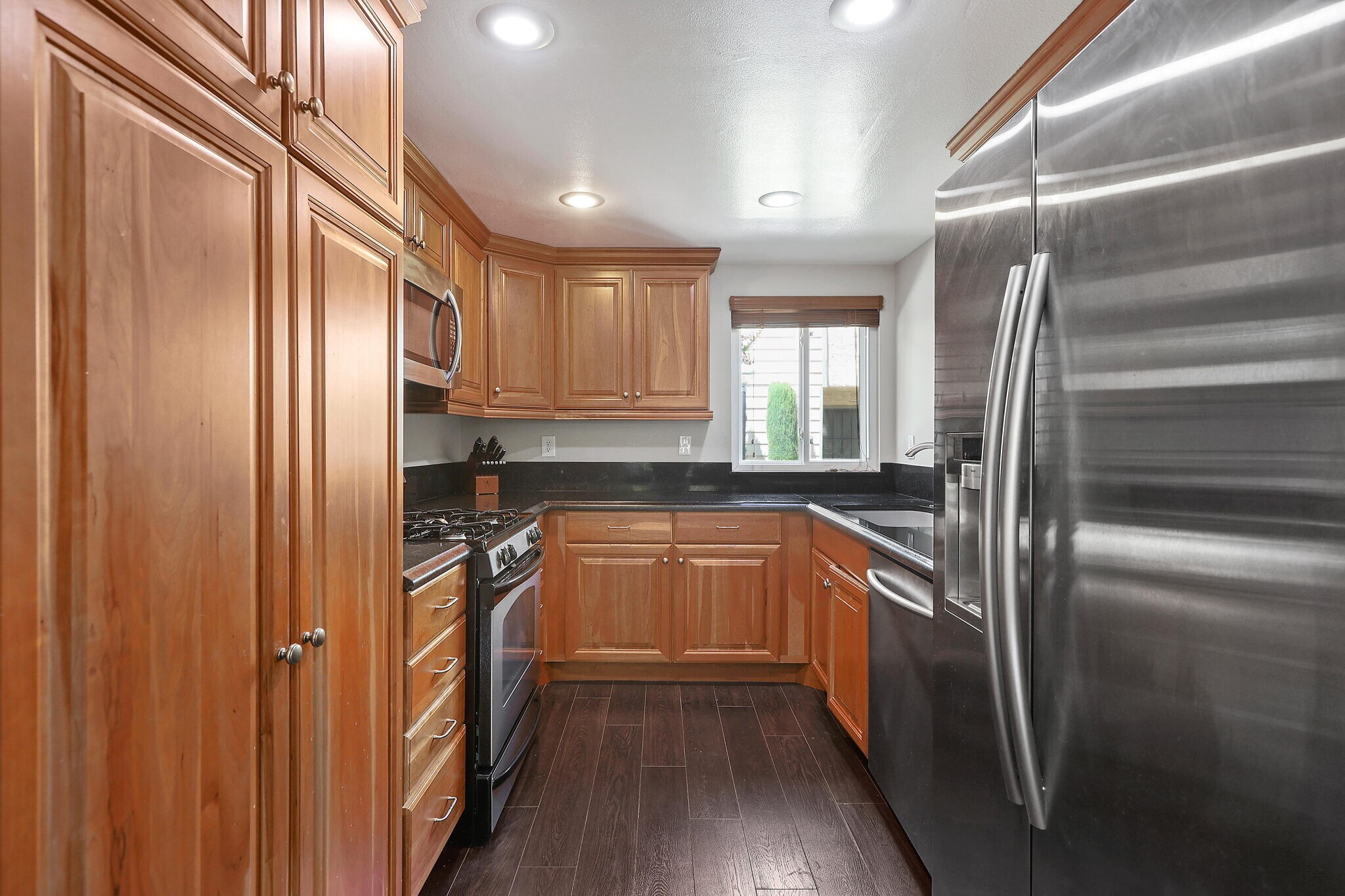 Kitchen - 8341 Grenoble St